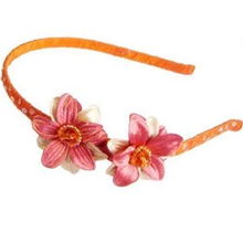 線條優雅的萊恩茜娜 韓版發飾中的美少女與珠寶風